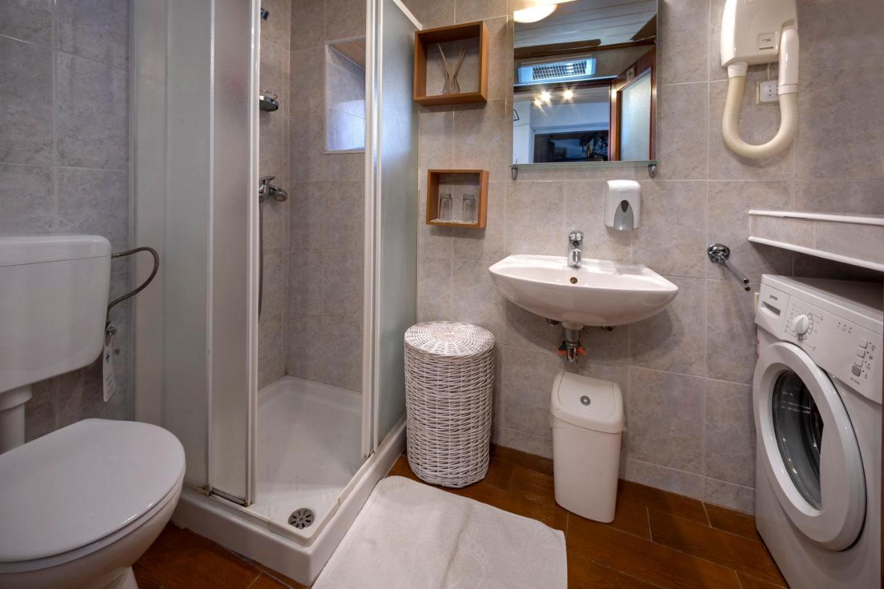 Apartment Pod Lipom Roč Exteriör bild